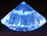 Сильная флуоресценция бриллиантов